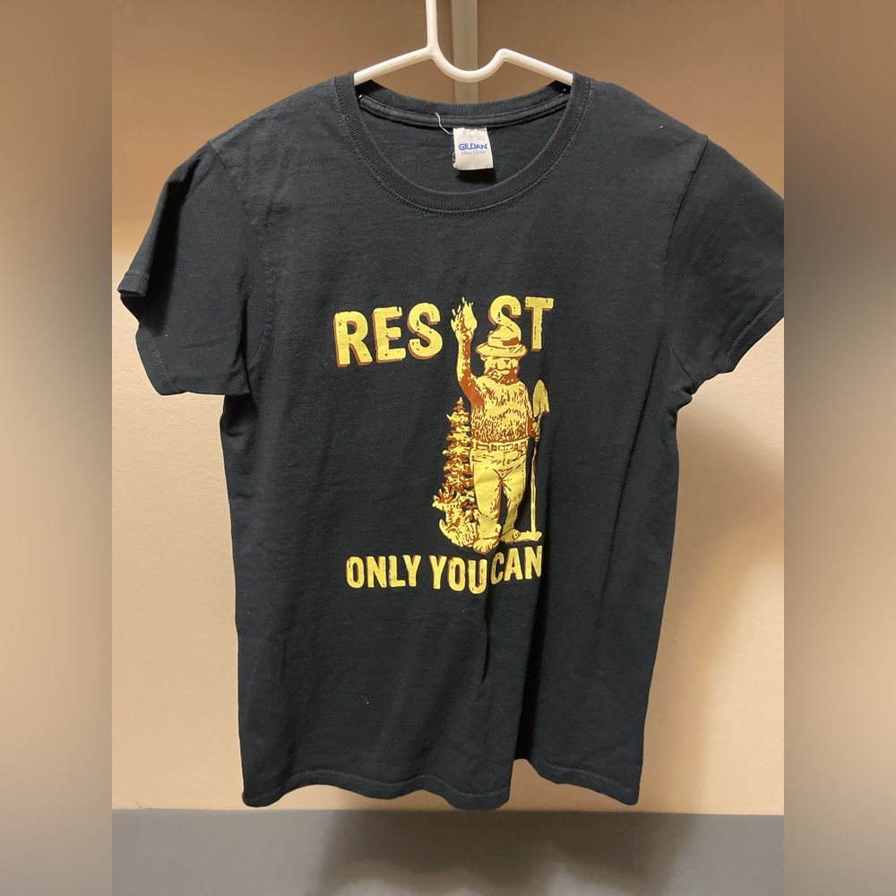 Smokey Bear Gildan T-shirt size small